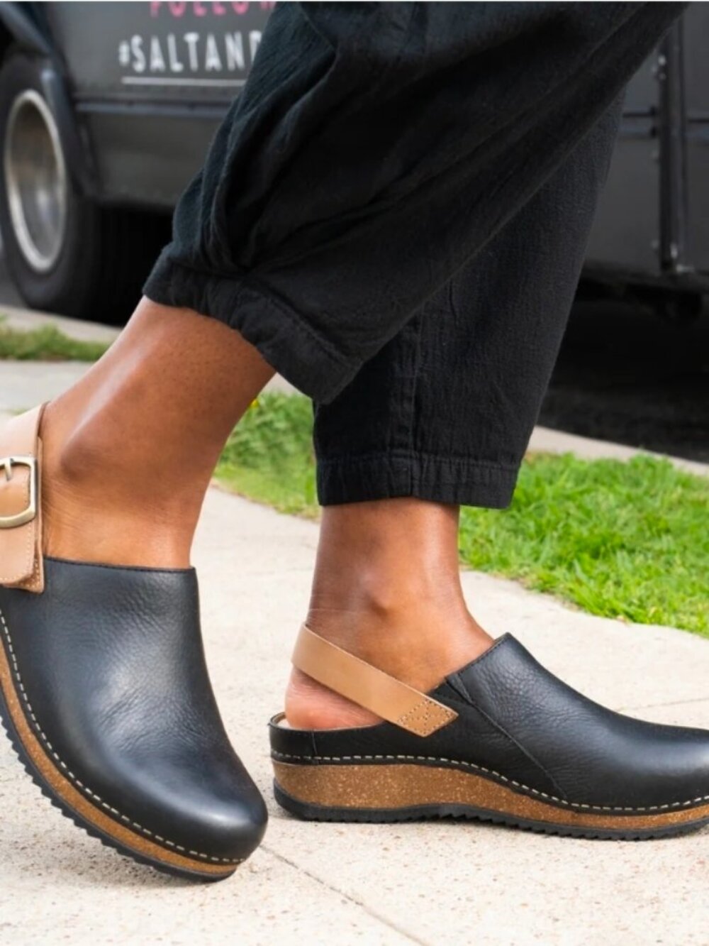 Women’s Dansko Size 41 Black Leather Closed-Toe Slingback Clogs. NEW
